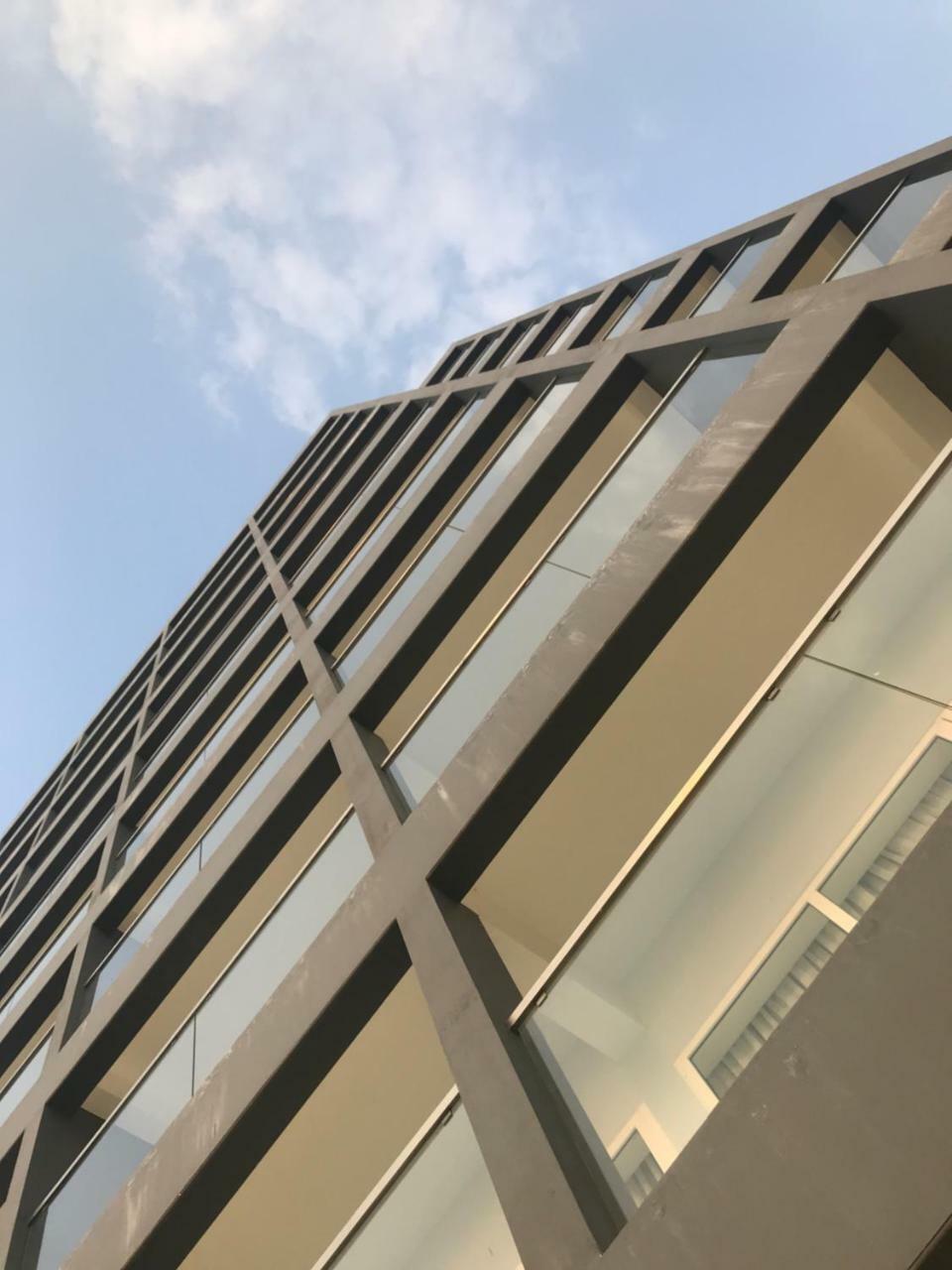 Kent Baywatch Suites Kochi Exterior photo