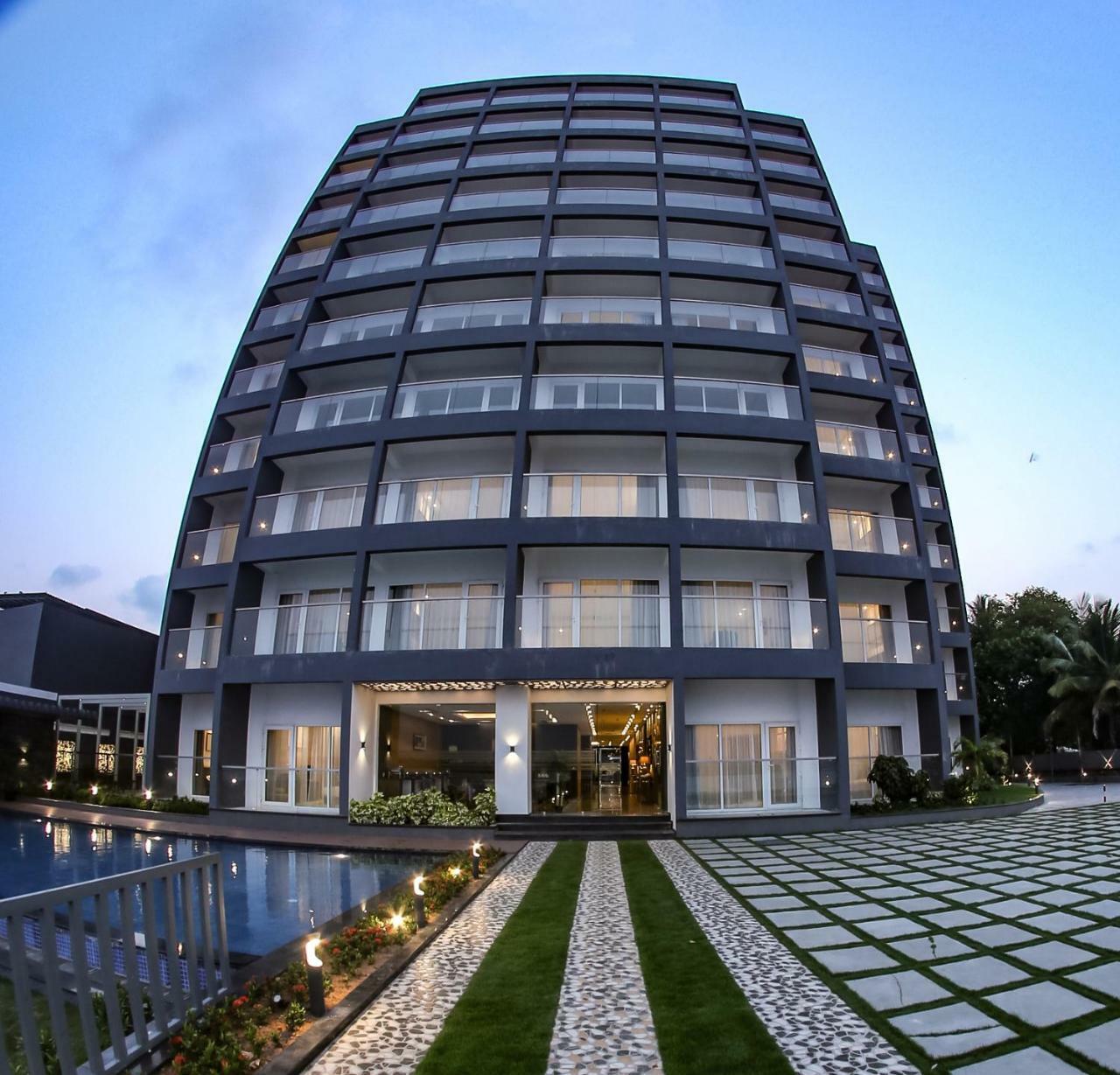 Kent Baywatch Suites Kochi Exterior photo